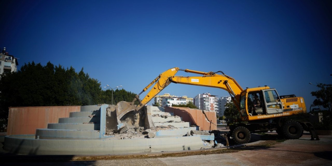 Konyaaltı’nda Parklardaki Havuzlar Kaldırılıp Yeri Yeşil Alan Olacak