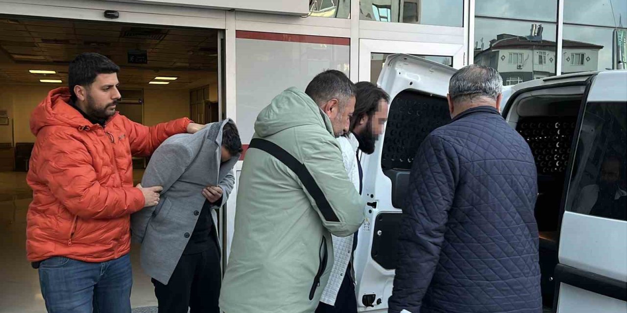 Dükkan Sahibini Bıçaklayan Kiracı Ve Arkadaşı Adliyeye Sevk Edildi