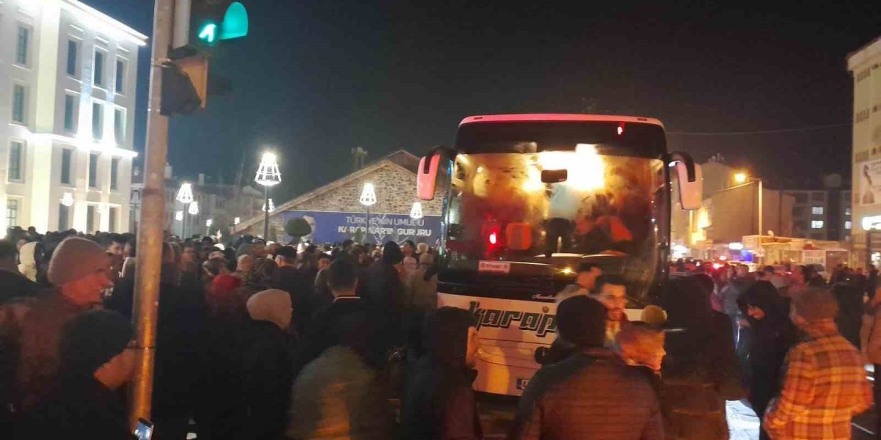 Karapınar’da Umre Yolcuları Dualarla Uğurlandı