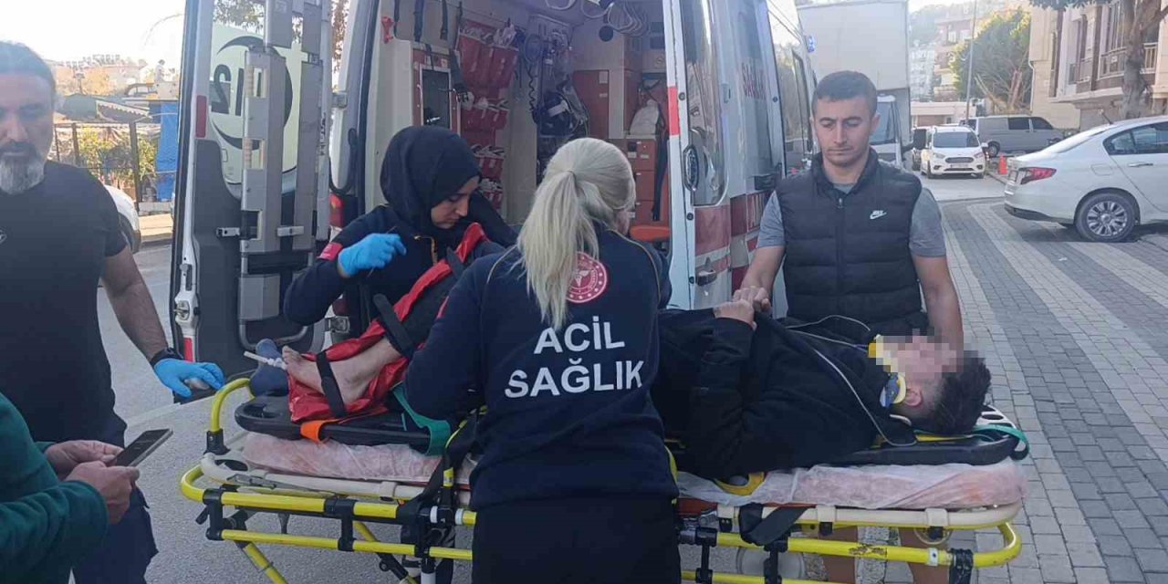 Antalya’da ’u’ Dönüşü Yapan Otomobille Motosiklet Çarpıştı: 1 Yaralı