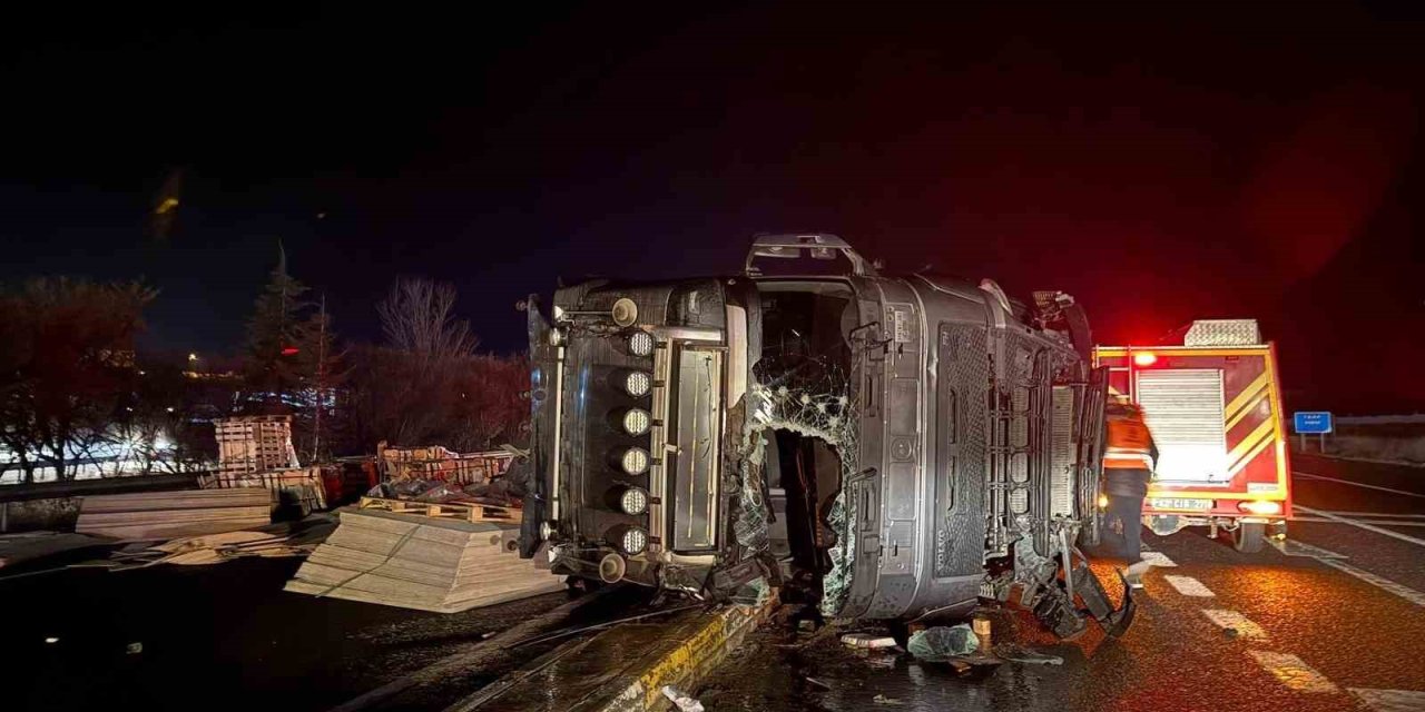 Konya’da Otomobil Tır İle Çarpıştı: 1 Yaralı