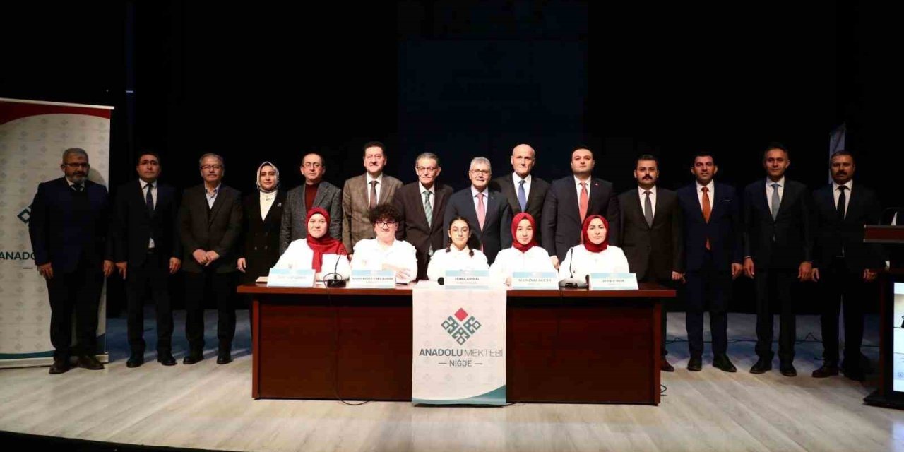 Vali Çelik: "edebiyat Yalnızca Okuma Alışkanlığı Kazandırmaz, Aynı Zamanda Düşünmeyi Mümkün Kılan Güçlü Bir Alandır"