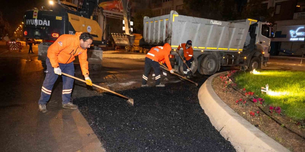 Mersin’de Asfalt Mesaisi Geceye Taşındı
