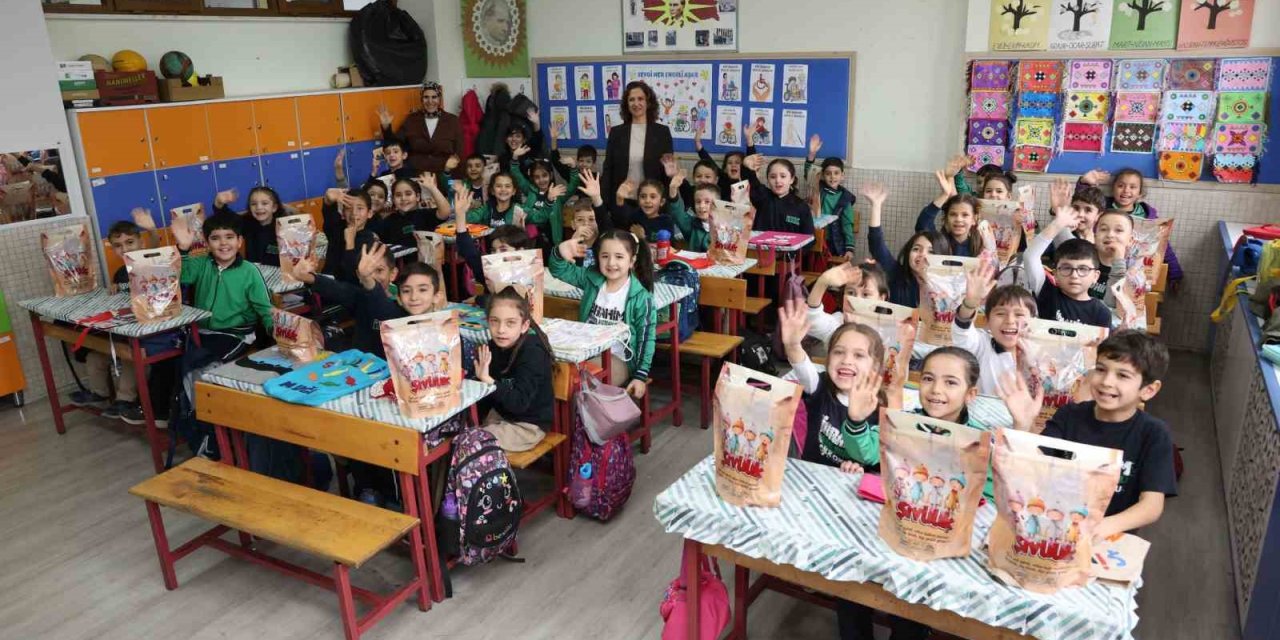 Başkan Altay 31 İlçedeki 220 Bin Çocuğa Şivlilik Mutluluğu Yaşattı