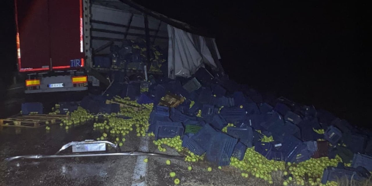 Beyşehir’de Tır Bariyerlere Çarptı: 1 Yaralı