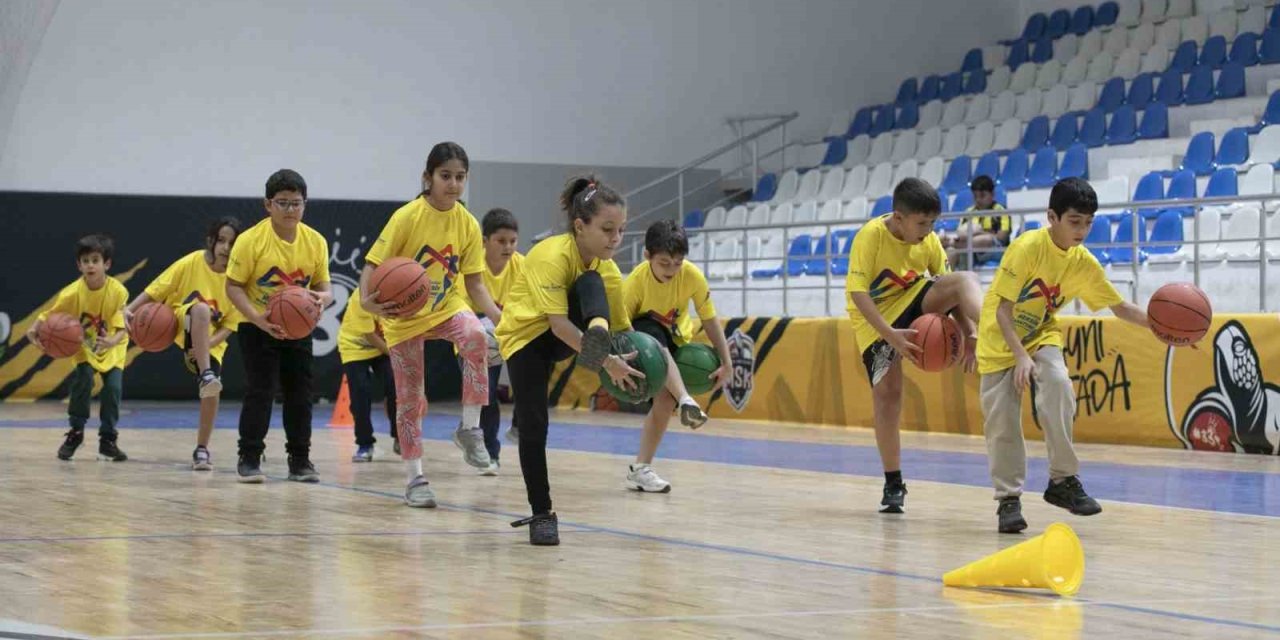 Ücretsiz Basketbol Kursları Çocuklara Hem Spor Hem Gelecek Sunuyor