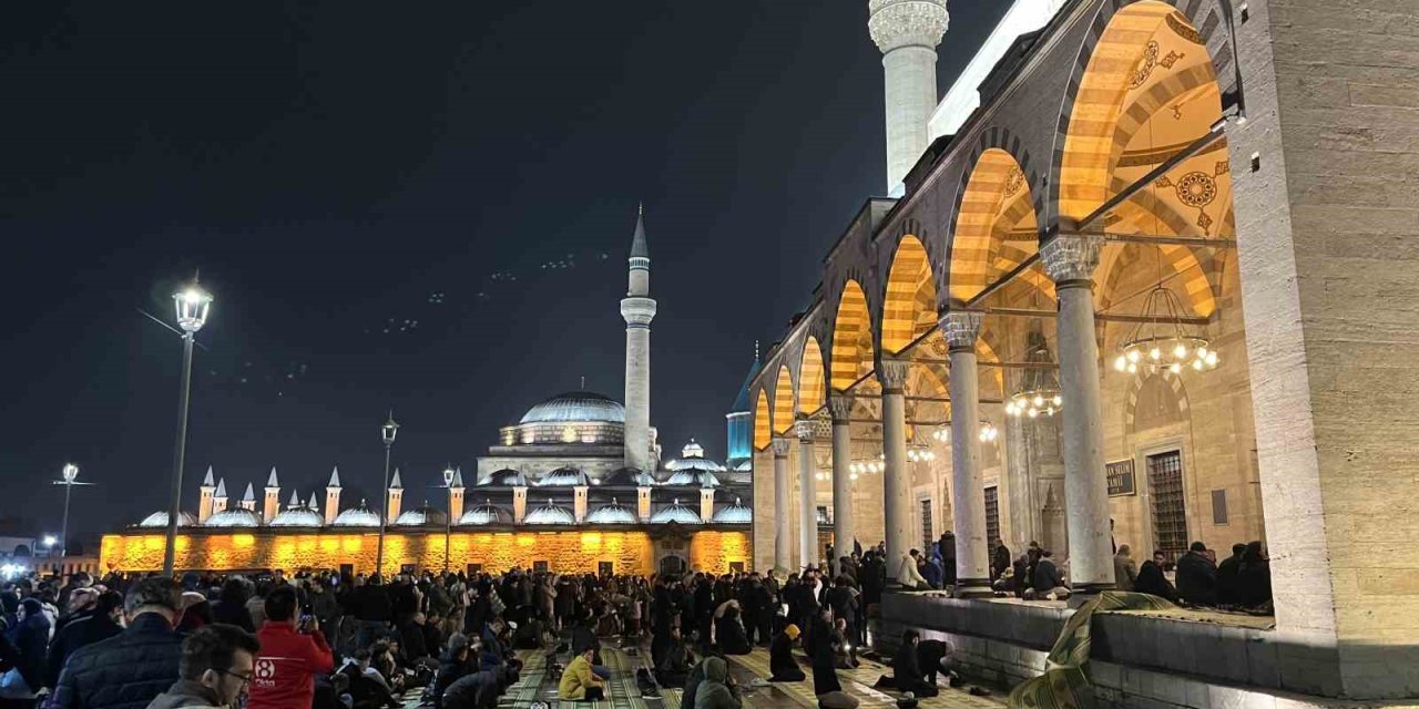 Konya’da Regaib Kandili’nde Eller Semaya Açıldı