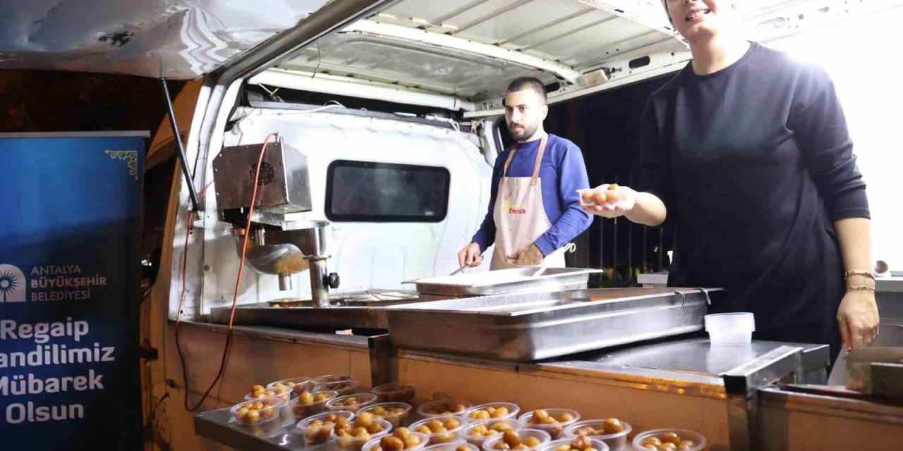 Büyükşehir’den Regaip Kandili’nde Lokma Ve Kandil Simidi İkramı