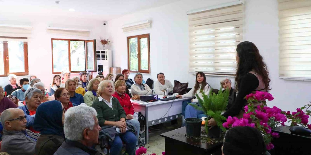 Büyükşehir Belediyesinden, Yaş Almış Bireylere Evde Çiçek Yetiştiriciliği Eğitimi