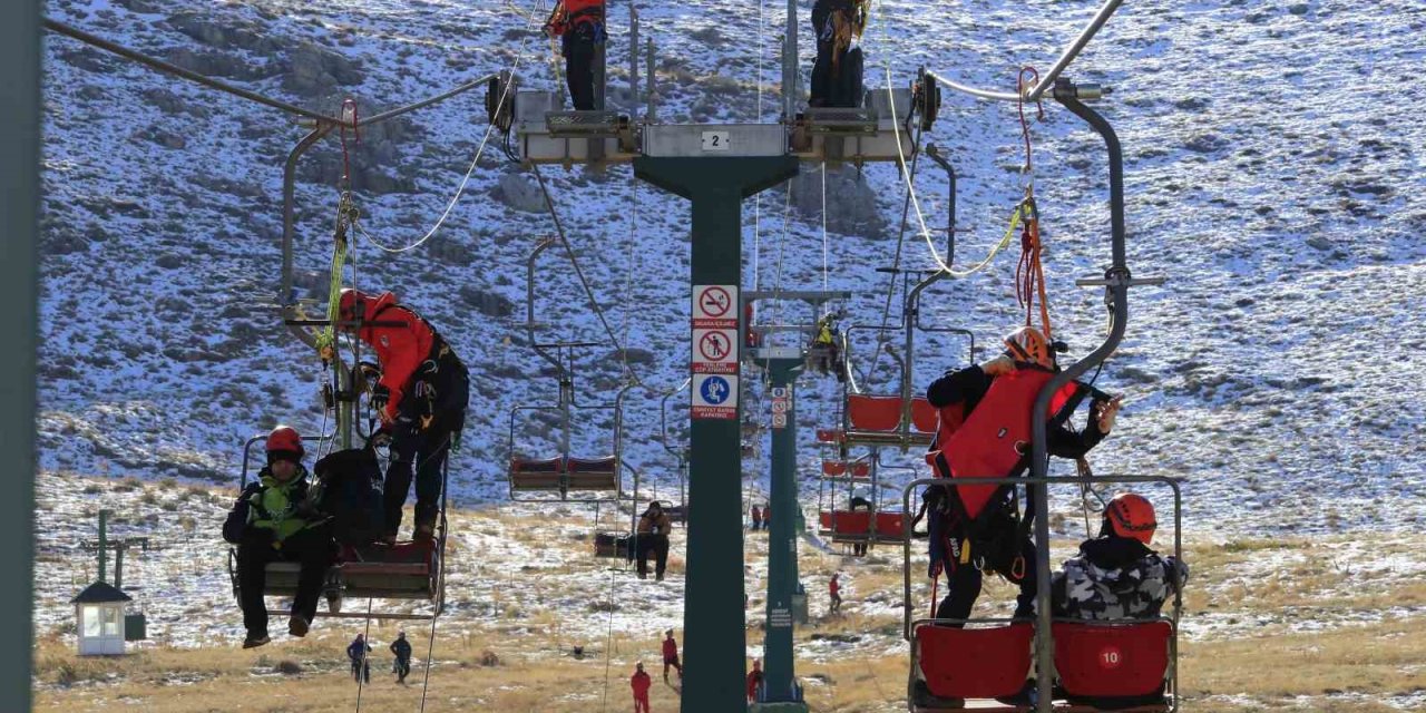 Antalya’da Gerçeği Aratmayan Teleferik Kurtarma Tatbikatı