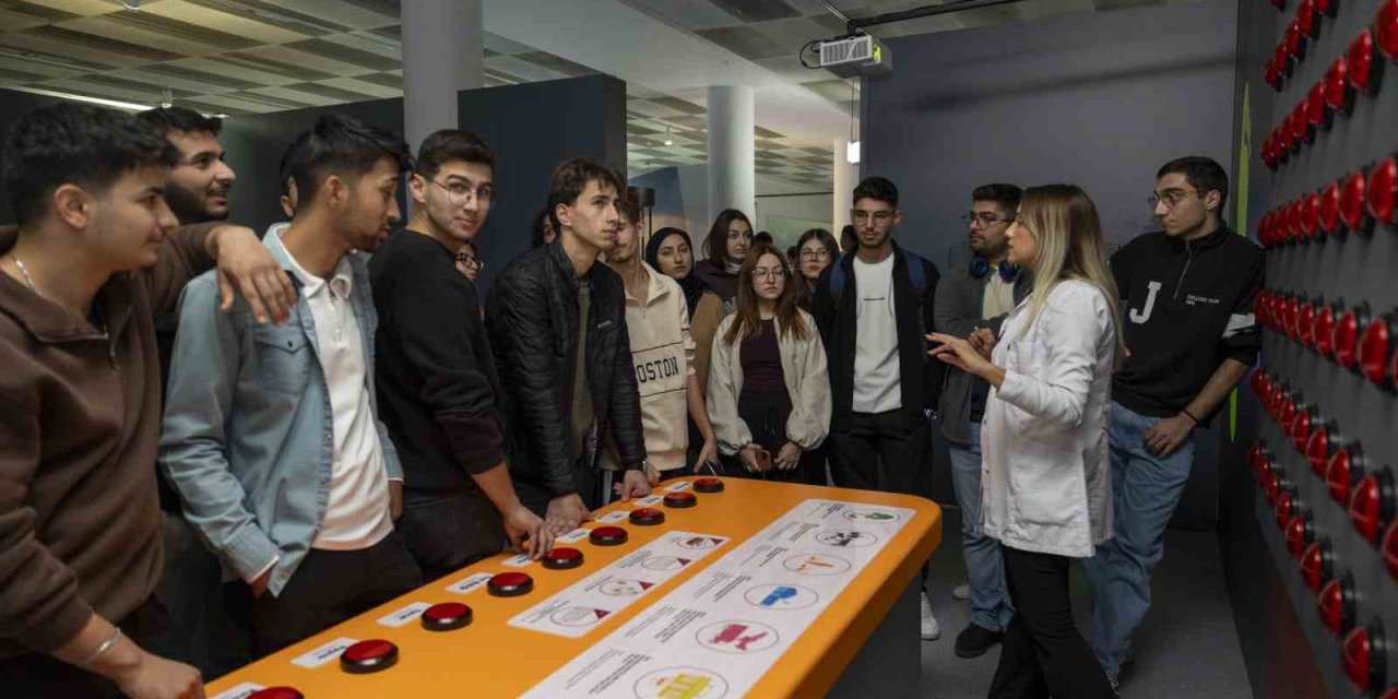 Tarsus Üniversitesi Öğrencileri Mercan Bilim Merkezi’nde Bilimle Buluştu