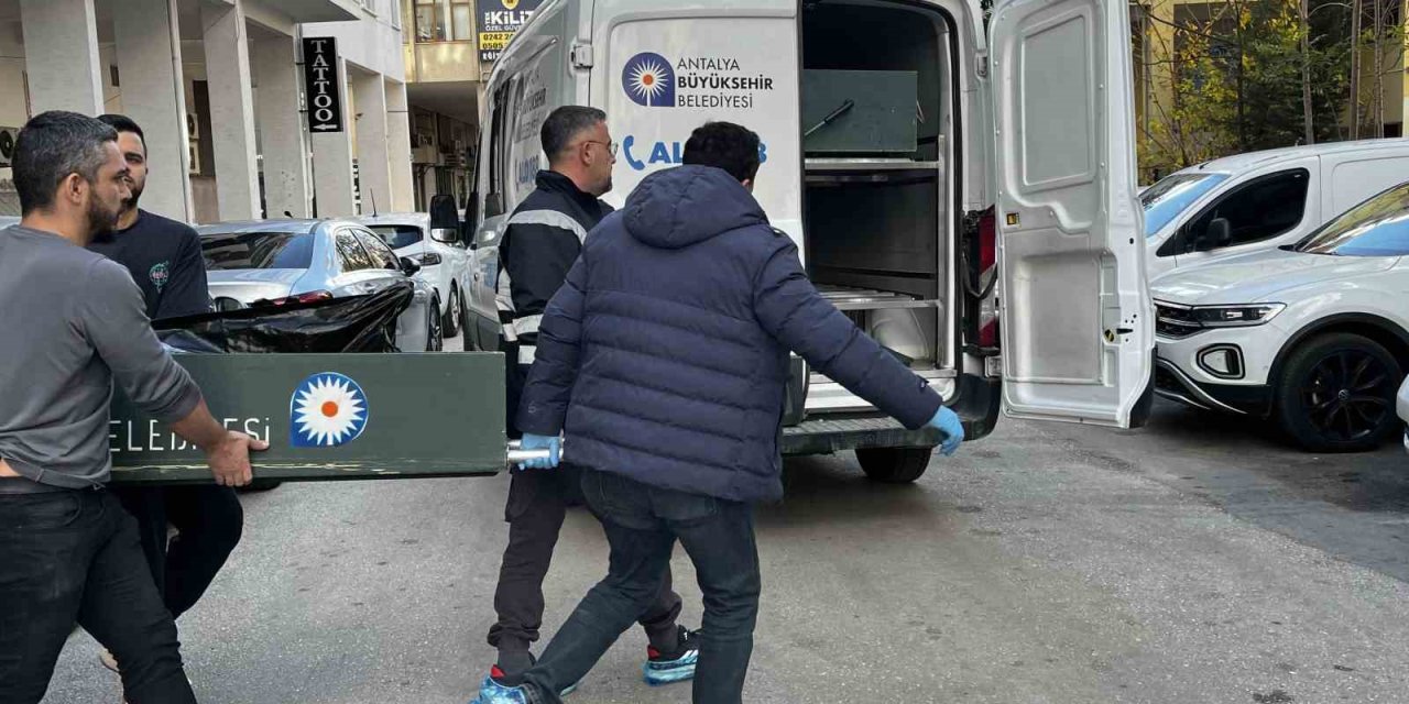 Antalya’da Yaşlı Kadın Evinde Ölü Bulundu