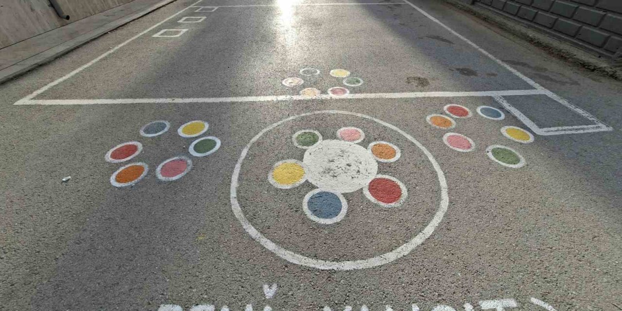 Nöhü Gönüllü Öğrencilerinden Selçuk İlkokulu’na Renkli Dokunuş