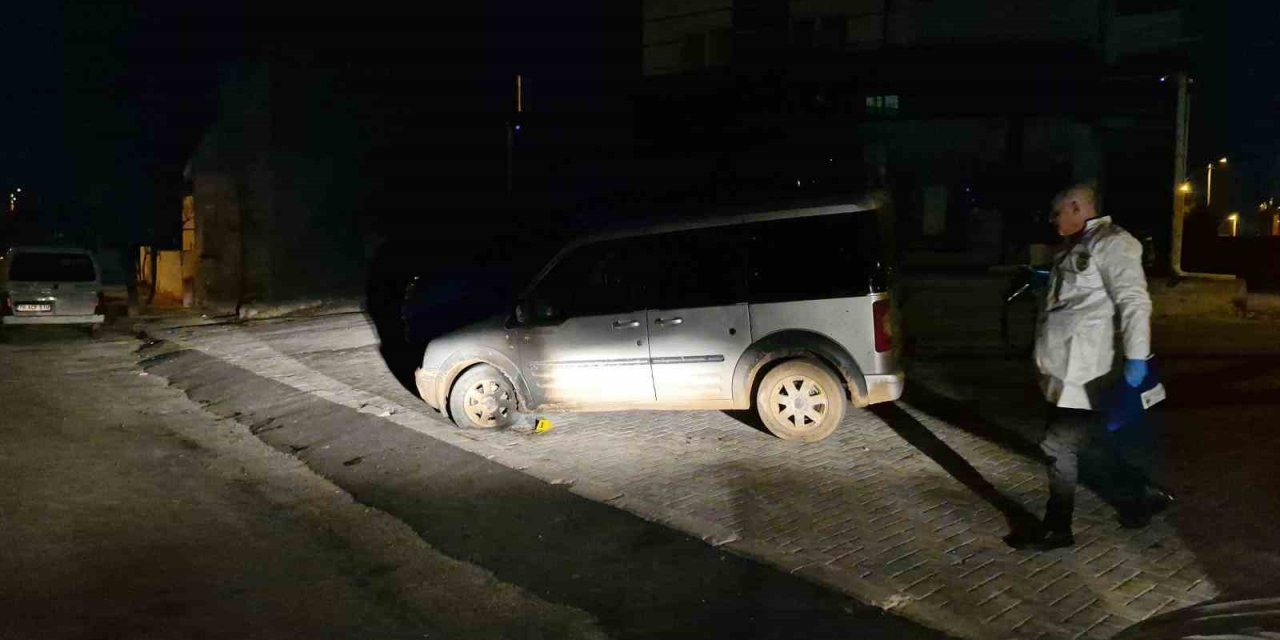 Park Halindeki Aracı Benzin Döküp Ateşe Verdi, Alevler Aracı Sarmadan Söndürüldü