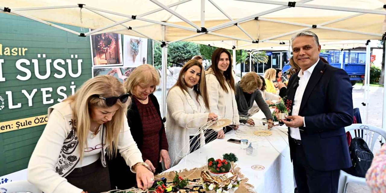Muratpaşa Belediyesi’nden Kadınlara Kapı Süsü Atölyesi