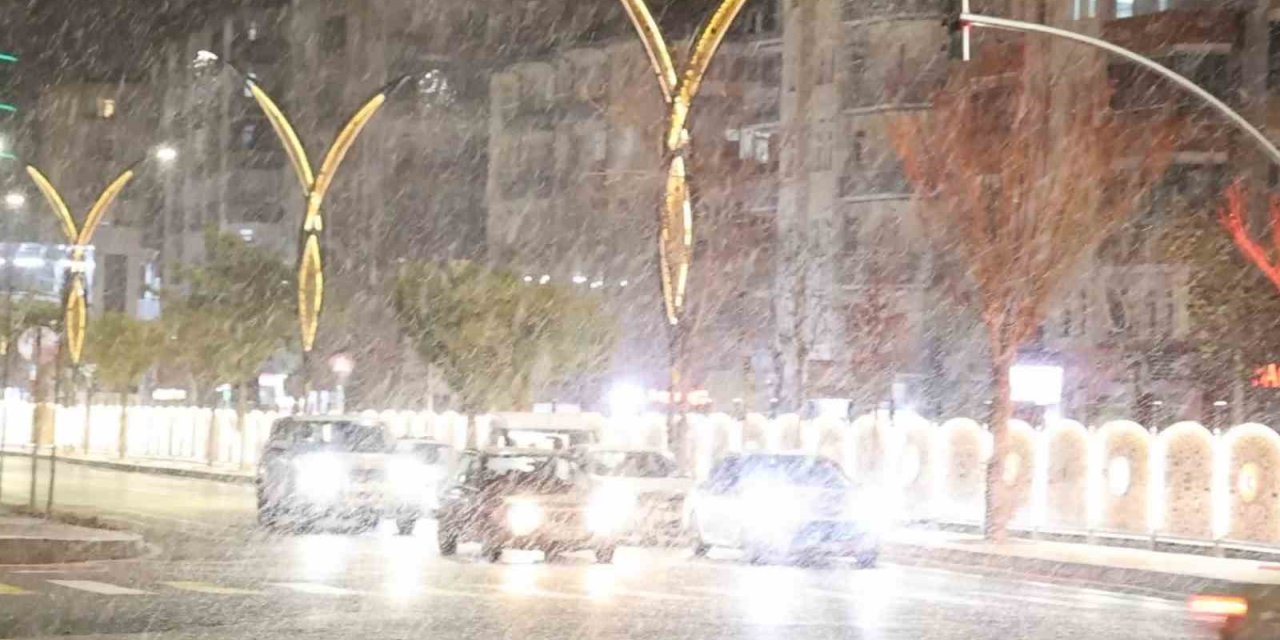 Aksaray’da Beklenen Kar Yağışı Başladı