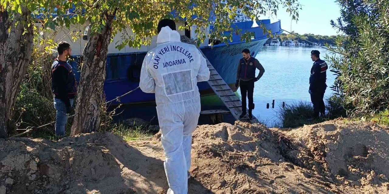 Balık Avlamaya Gelen Vatandaşlar Manavgat Irmağında Erkek Cesedi Buldu