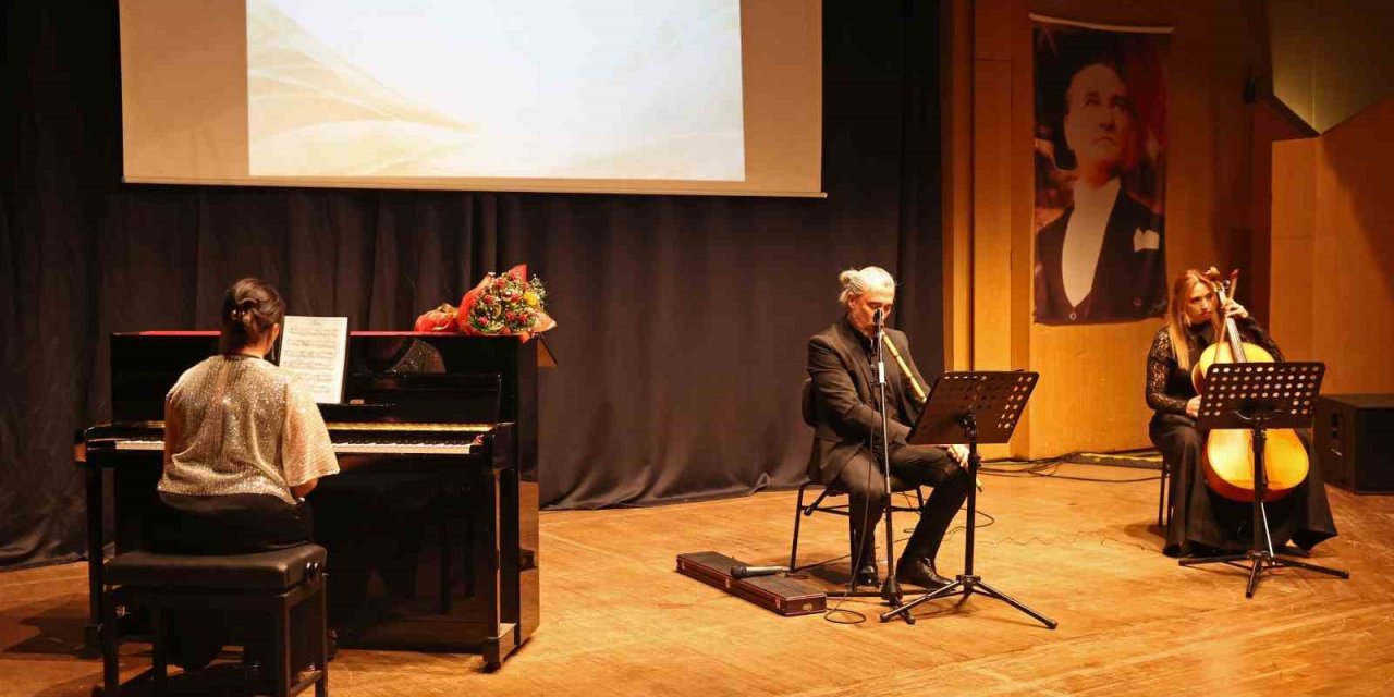 ’zefir Zamanı’ Konseri Müzikseverlerle Buluştu