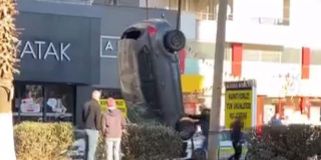 Otomobilin Takla Atıp Ters Döndüğü Anlar Kameraya Yansıdı