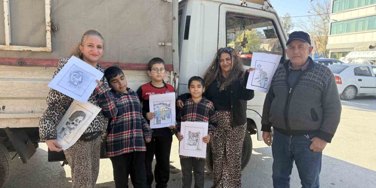 Çizimlerini Gören Ressam Sanıyor: Nakliyatçının Resimleri Ressamların Çizimlerini Aratmıyor