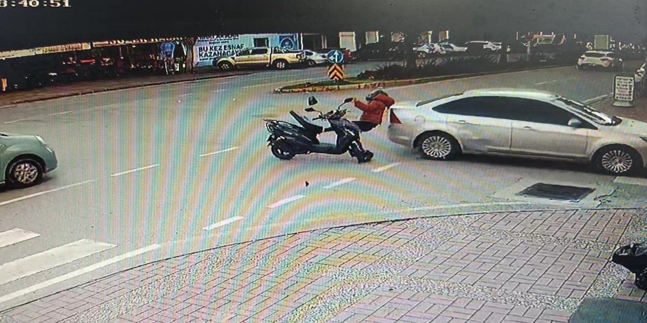 Manavgat’ta Otomobille Çarpışan Motosiklet Sürücüsü Yaralandı