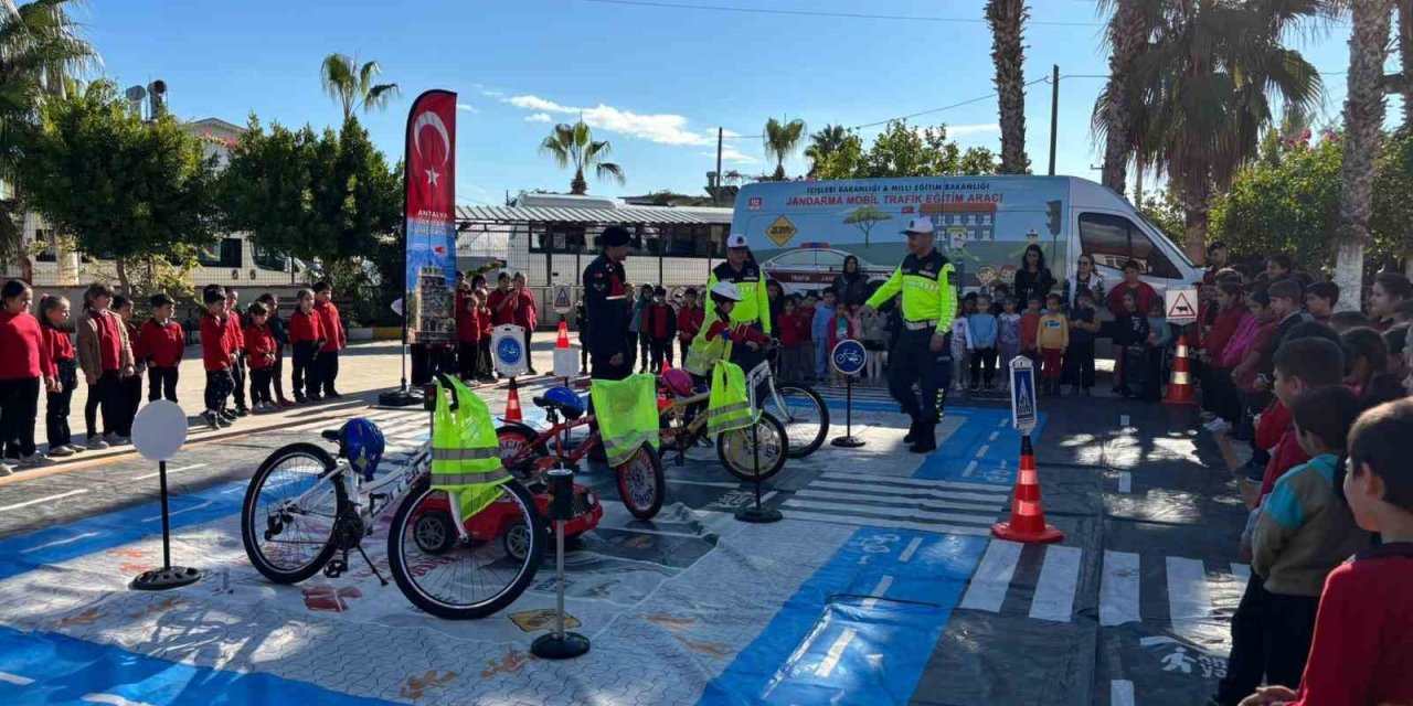 Jandarma’dan Öğrencilere Trafik Eğitimi