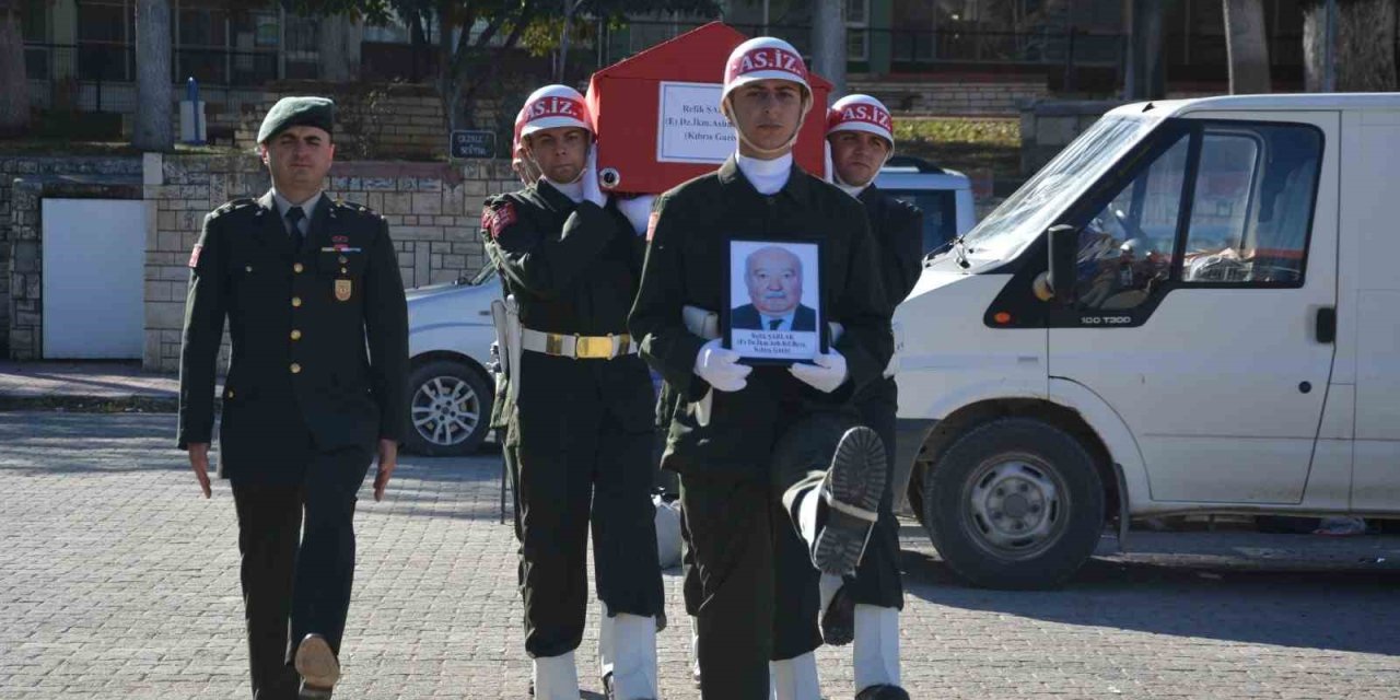 Kıbrıs Gazisi Emekli Astsubay Askeri Törenle Son Yolculuğuna Uğurlandı