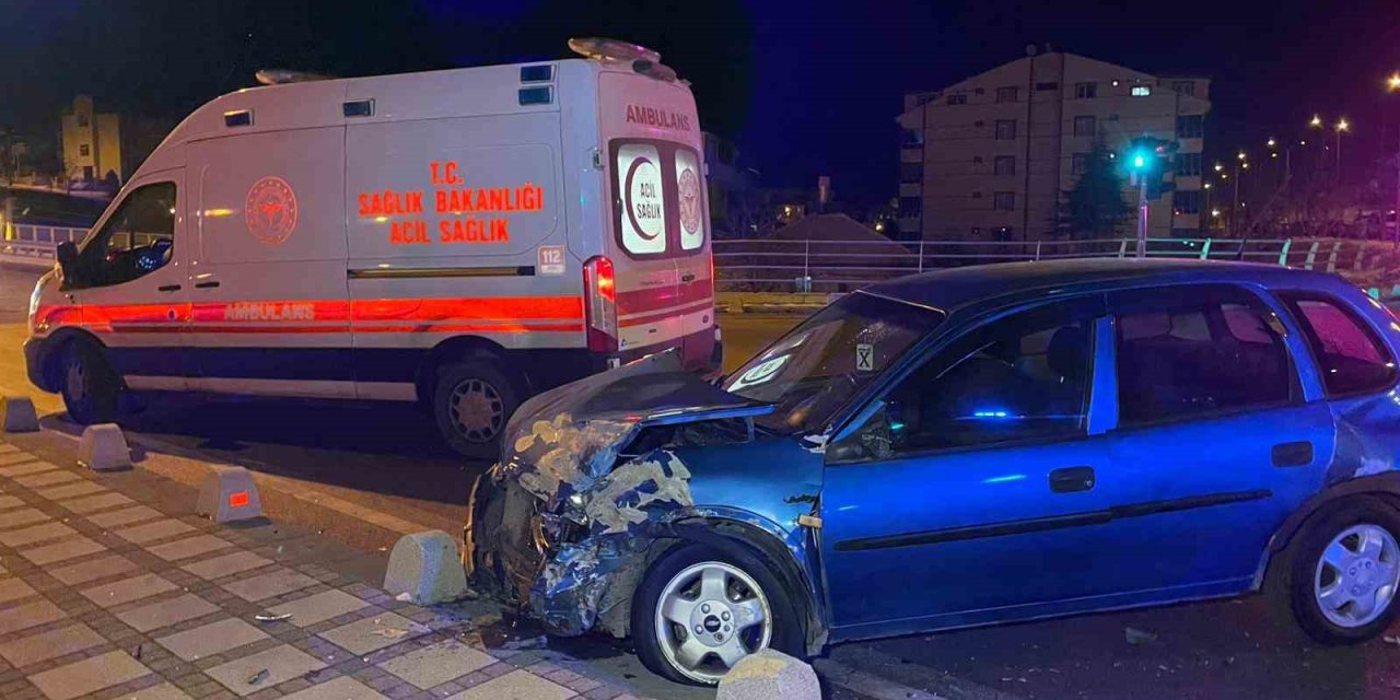 Karaman’da İki Otomobil Çarpıştı: 3 Yaralı