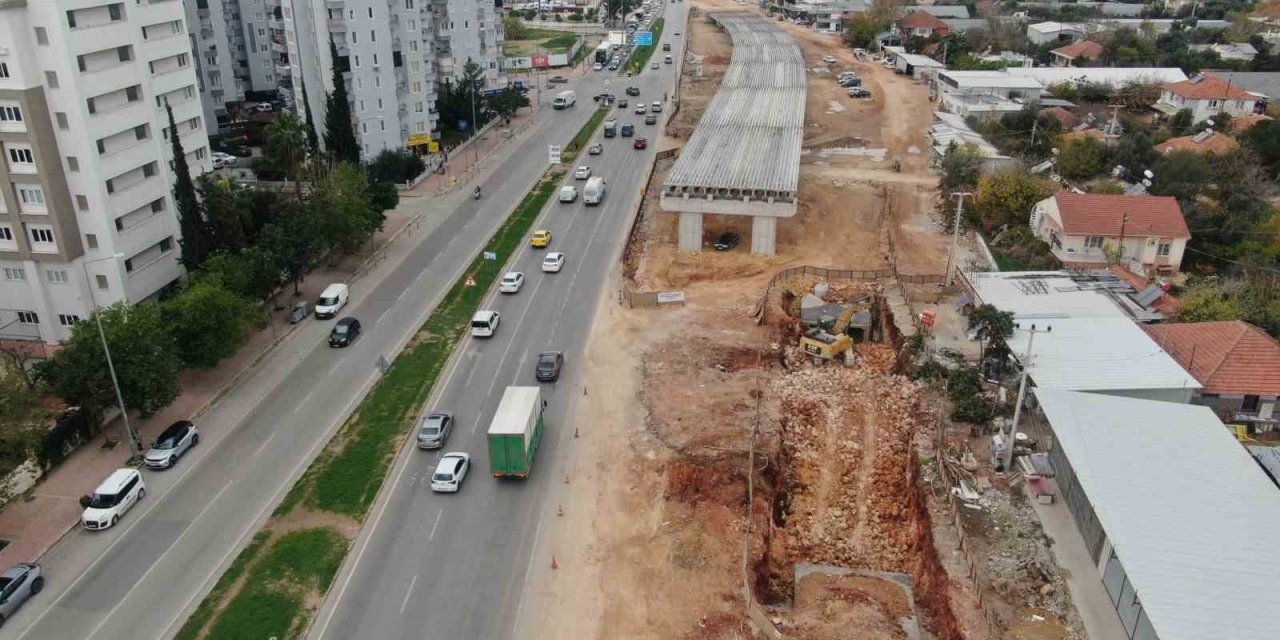 Köprülü Kavşak İnşaatını Durduran Pide Fırını Mahkeme Kararıyla Yıkıldı