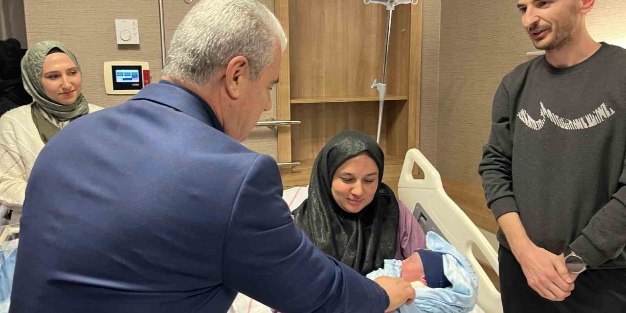 Konya’da Yeni Yılın İlk Bebeği Alparslan Bebek Oldu