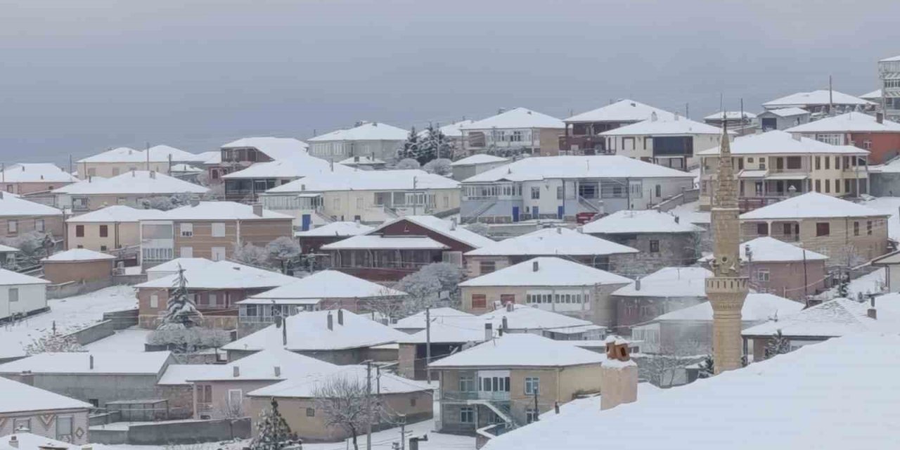 Kulu’da Mevsimin İlk Kar Yağışı Etkili Oldu