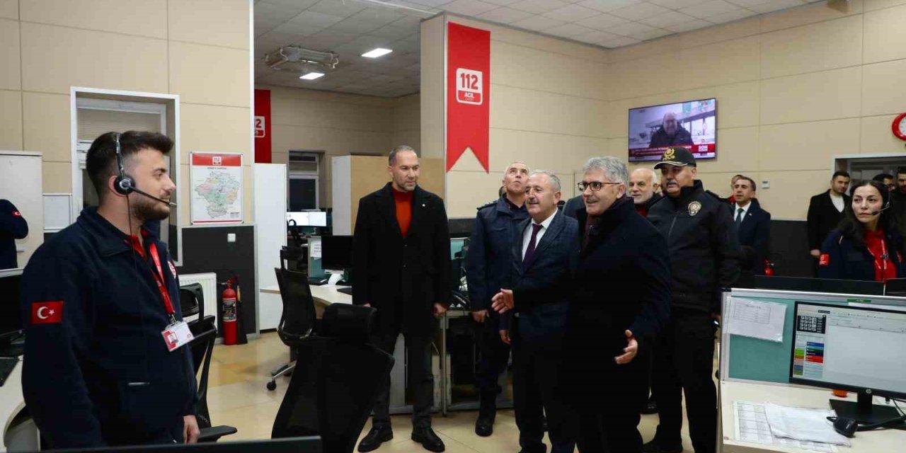 Niğde Protokolünden Yılbaşı Gecesi Görev Başındaki Ekiplere Ziyaret