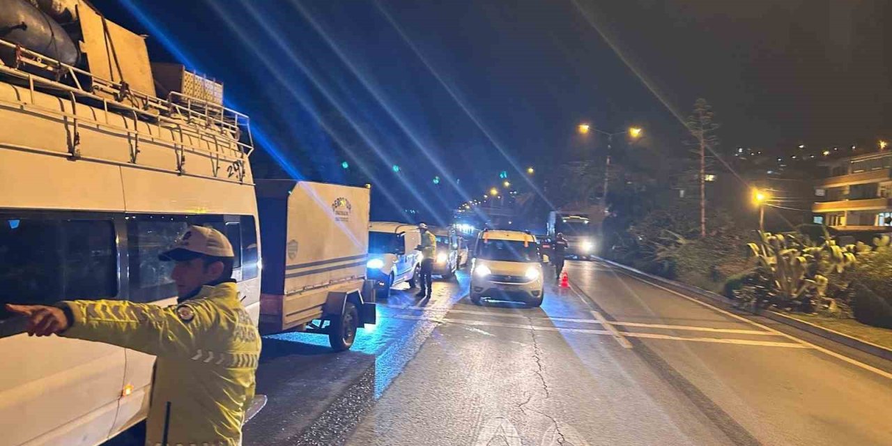 Alanya’da Yeni Yıl Denetimlerinde 30 Aranan Şahıs Yakalandı