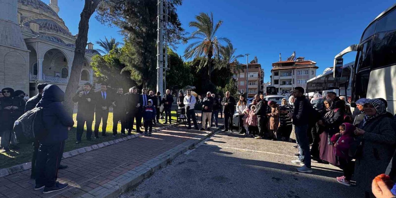 Manavgat’ta Umre Yolcuları Dualarla Kutsal Topraklara Uğurlandı