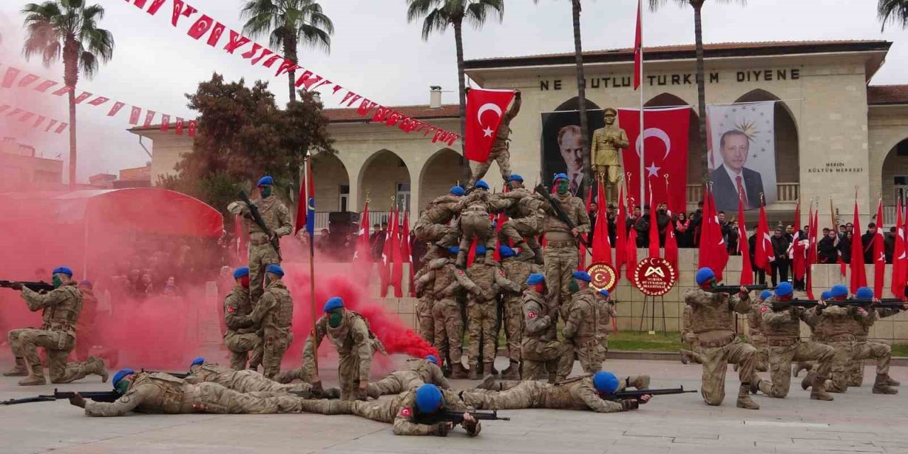 Mersin’de Coşkulu Kurtuluş Yıl Dönümü: Jöak Helikopter İle ‘üzüm Salkımı’ Gösterisi Yaptı