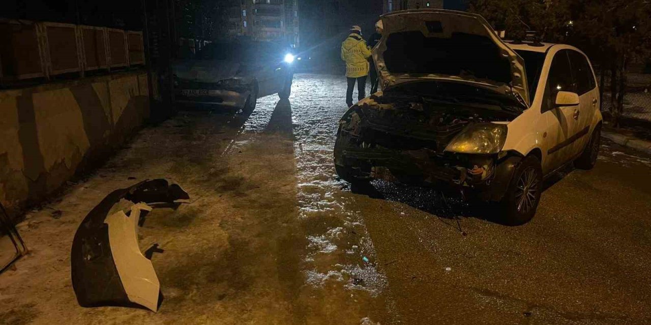 Karaman’da Park Halindeki Araçlara Çarpıp Kaçtı