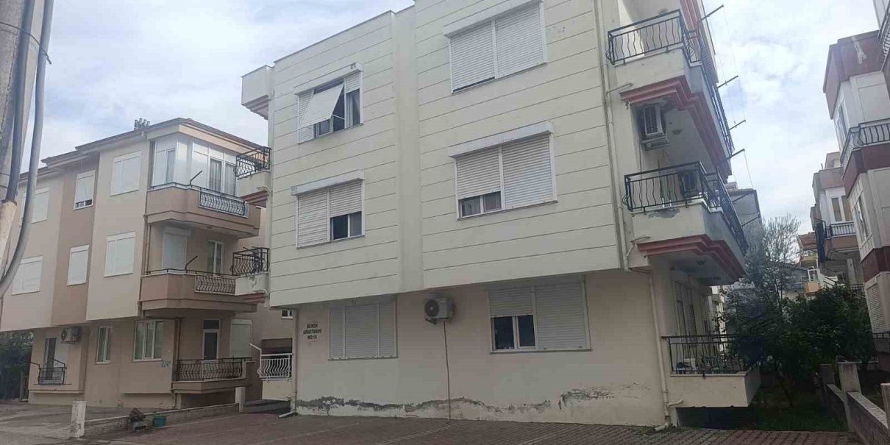 Yangın İhbarına Gelen İtfaiyeye Evin İçinde ’mangal’ Sürprizi