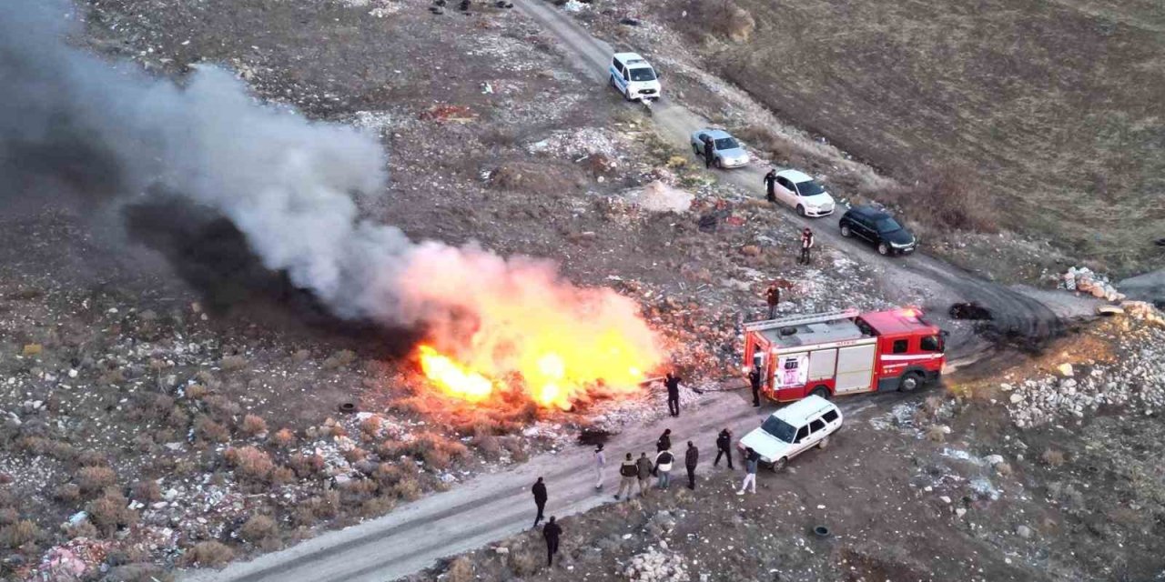 Karaman’da Boş Arazide Çıkan Yangını İtfaiye Söndürdü