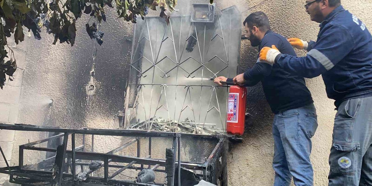 Erdemli’de Ev Yangını Büyümeden Söndürüldü