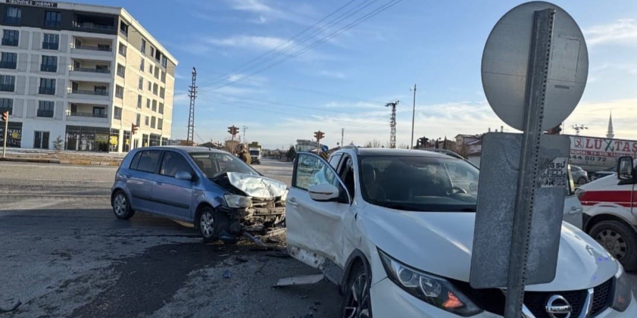 Konya’nın Karapınar İlçesinde Trafik Kazası: 3 Yaralı