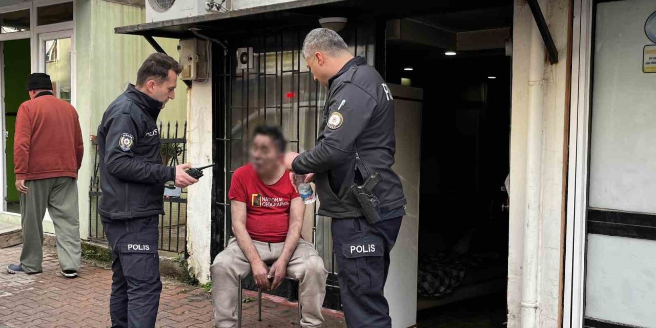 Yangına Uykuda Yakalanıp Dumandan Etkilendi, Tedaviye Güçlükle İkna Edildi