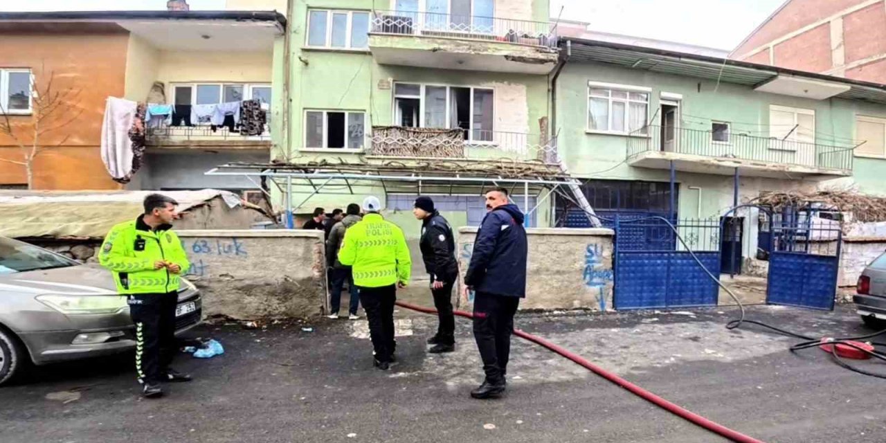 Aksaray’da Apartman Yangını: 5 Kişi Dumandan Etkilendi