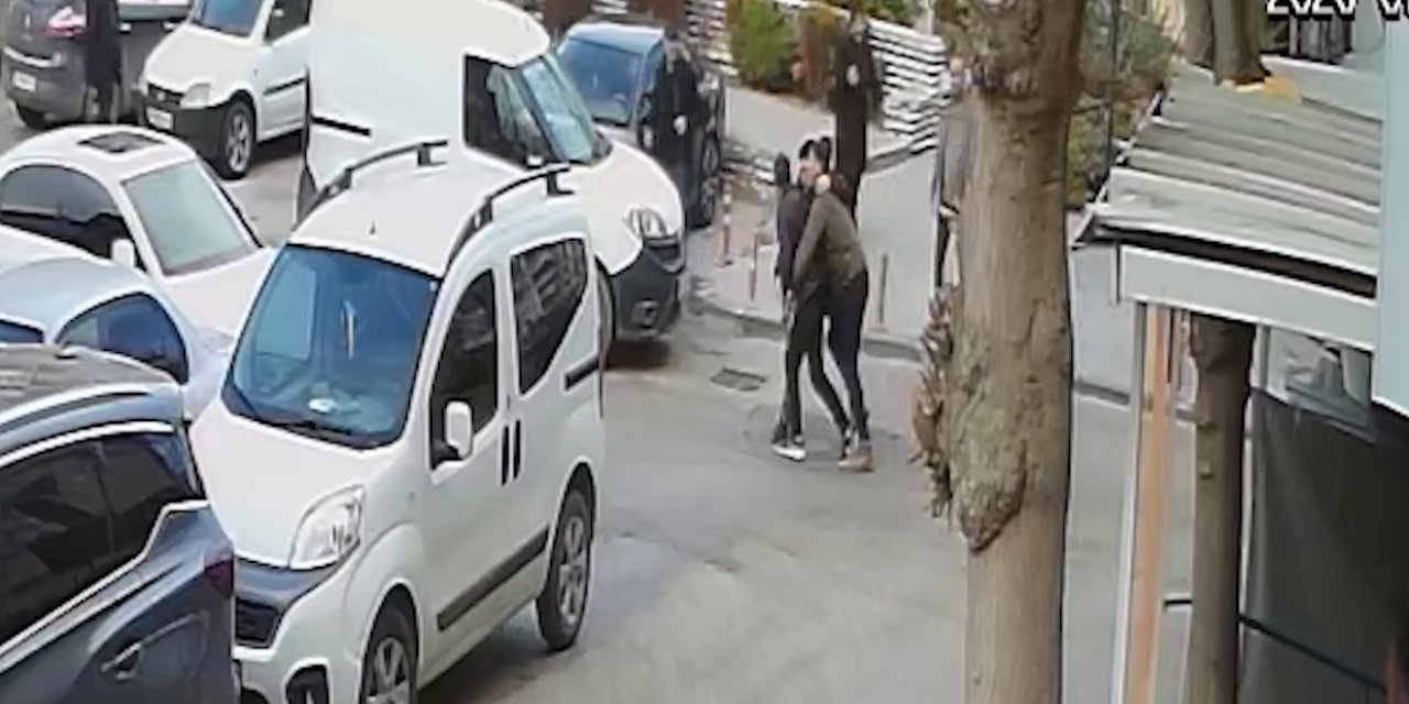 Silahla Vurulan Baba Ve 3 Oğlundan Biri Hayatını Kaybetti: Saldırı Anı Kameraya Yansıdı