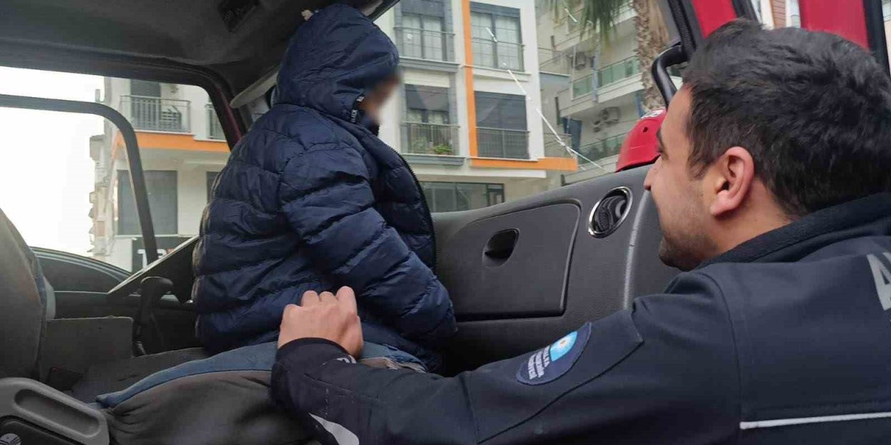 Küçük Yaştaki Çocuğu Evde Tek Başına Bıraktı, Komşuların İhbarı Ekipleri Alarma Geçirdi