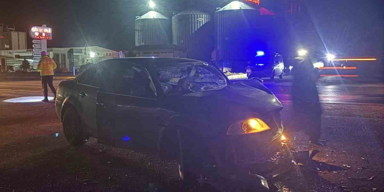 Karapınar’da Otomobil İle Çekici Çarpıştı: 5 Yaralı