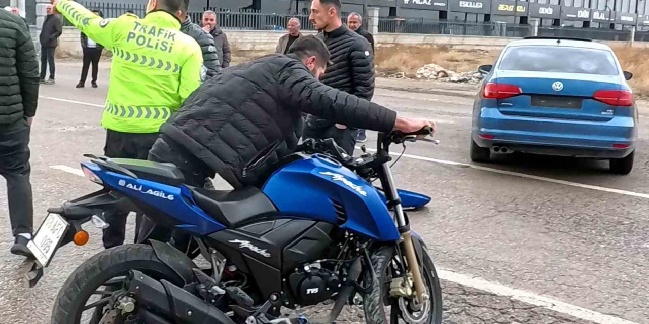 Otomobille Çarpışan Motosikletin 16 Yaşındaki Sürücüsü Ağır Yaralandı