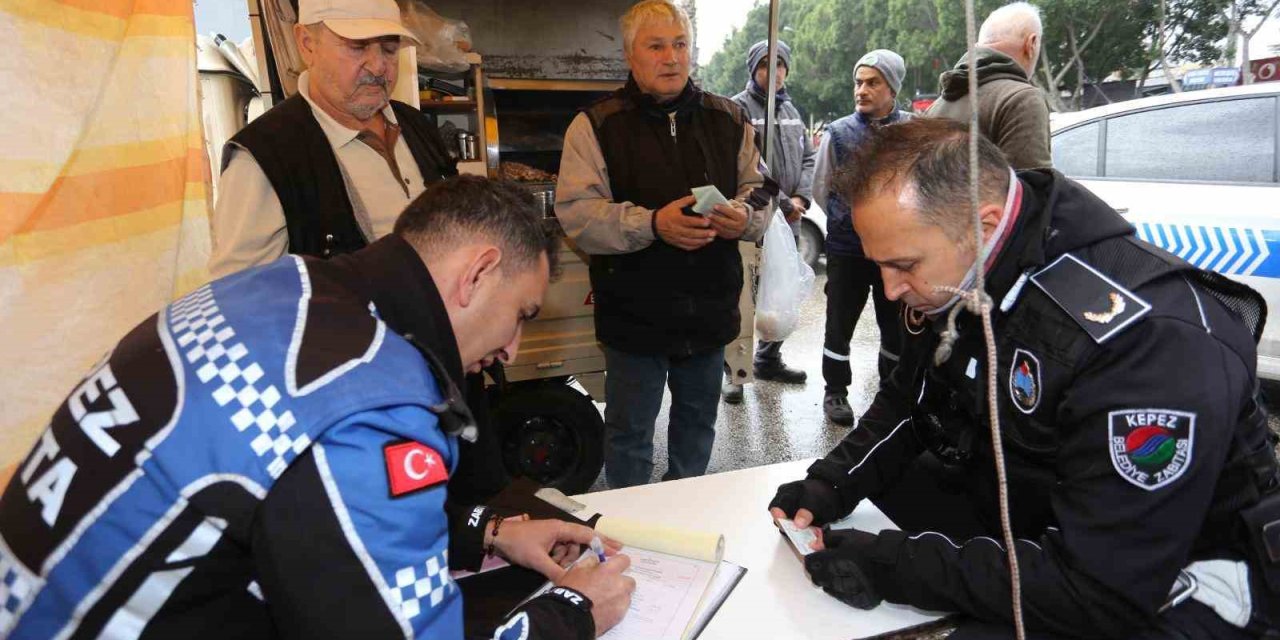 Kepez Zabıtası’ndan İşgaller Ve Gıda İhlalleri Denetimi