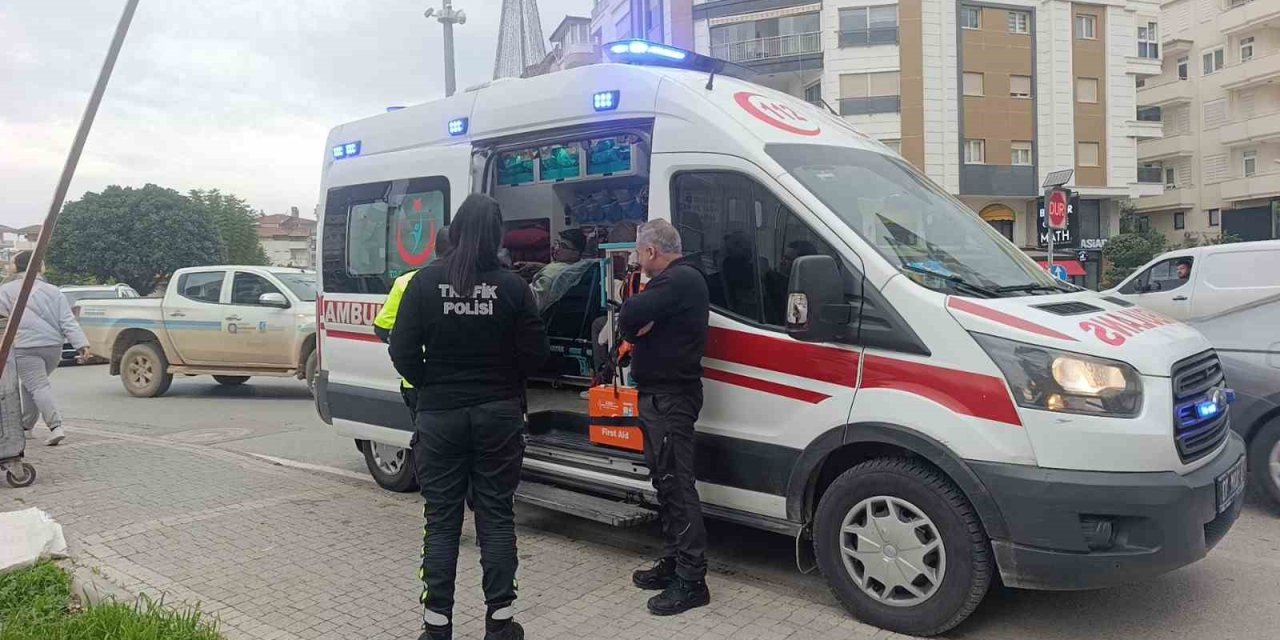 Manavgat’ta Motosiklet Devrildi: 1 Yaralı