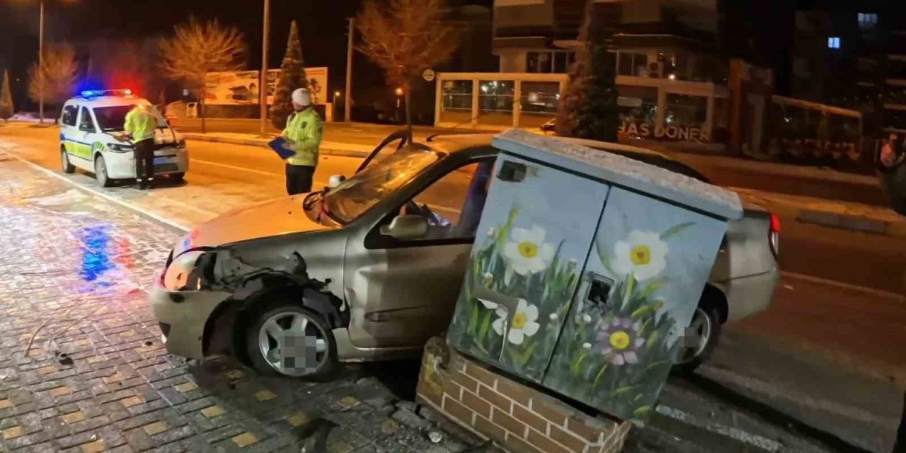 Alkollü Şekilde Direksiyon Başına Geçen Genç Kaza Yaptı: "ilk Defa İçtim, Onda Da Kaza Yaptım"