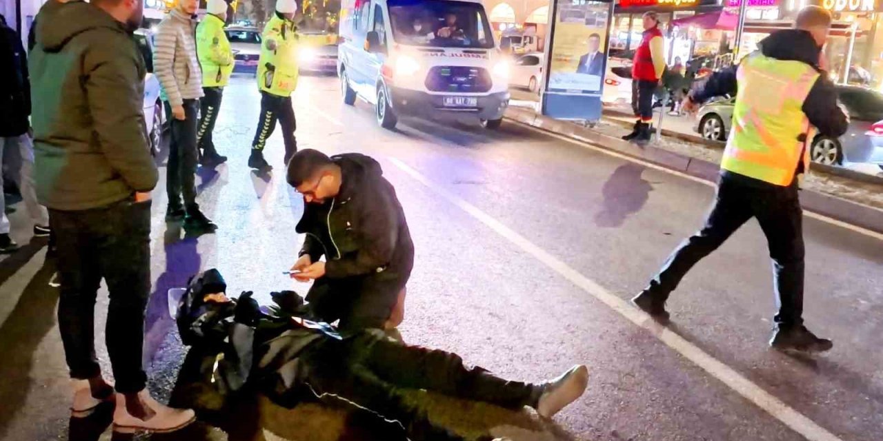 Otomobilin Çarptığı Motosiklet Sürücüsü Yaralandı